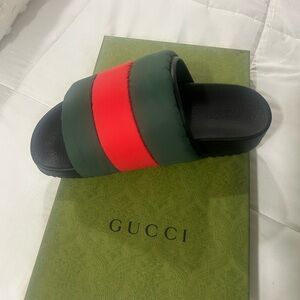 Gucci puffer slide